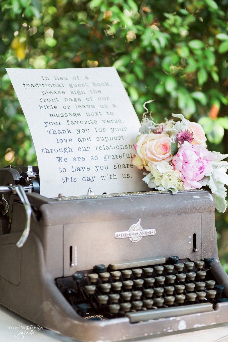 Gästebuch Hochzeit Alternative Schreibmaschine vintage Blumenstrauss Hochzeit Ideen