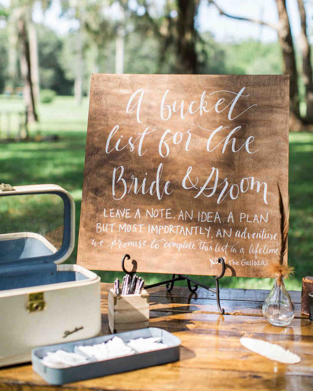Gästebuch Hochzeit Alternative selberbasteln Holzbrett Wunschliste vintage Hochzeit im Garten