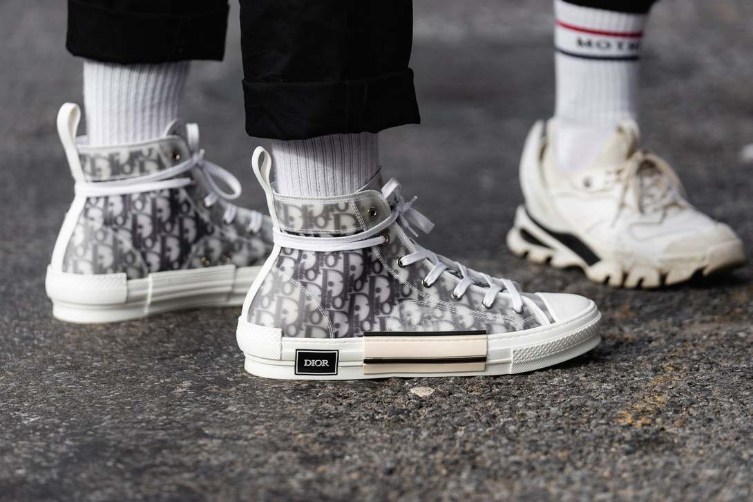 High Top Sneaker combines Dior Oblique B23