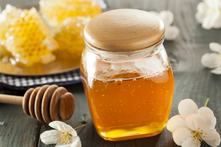 Honig als pflegende Zutat für ein natürliches Leinsamengel