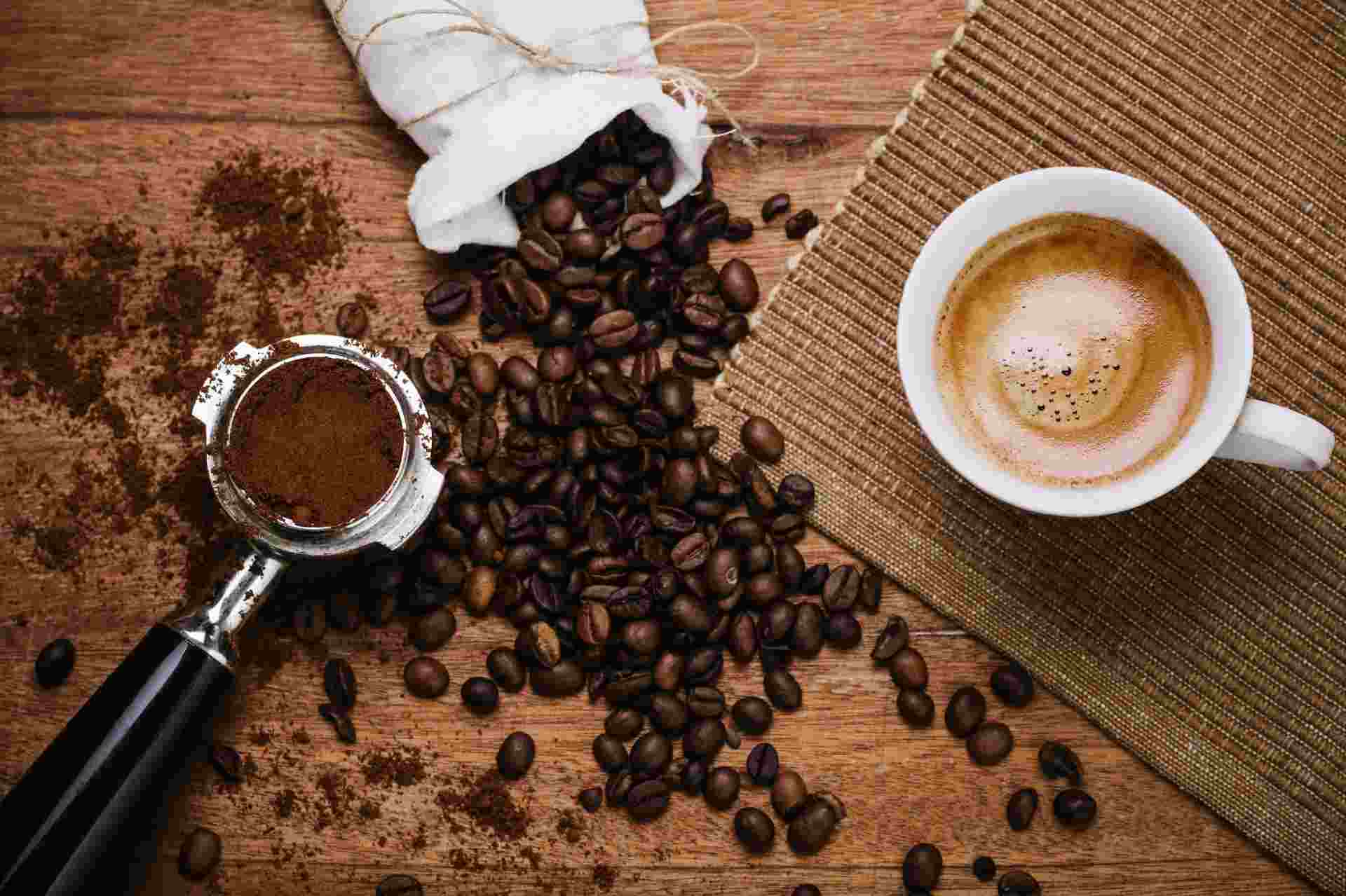 Kaffee kochen lecker Espressokocher Anleitung Kaffeebohnen malen