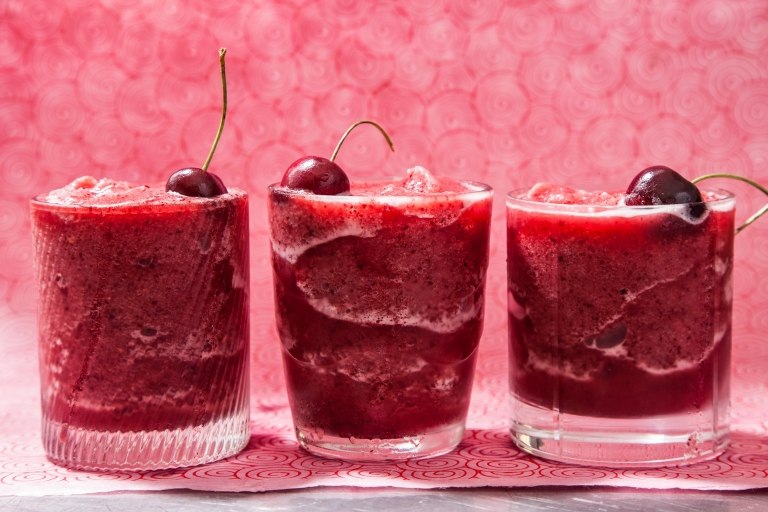 Kirschen Rotwein Slushie Rezept Sommer Cocktails Low Carb abnehmen