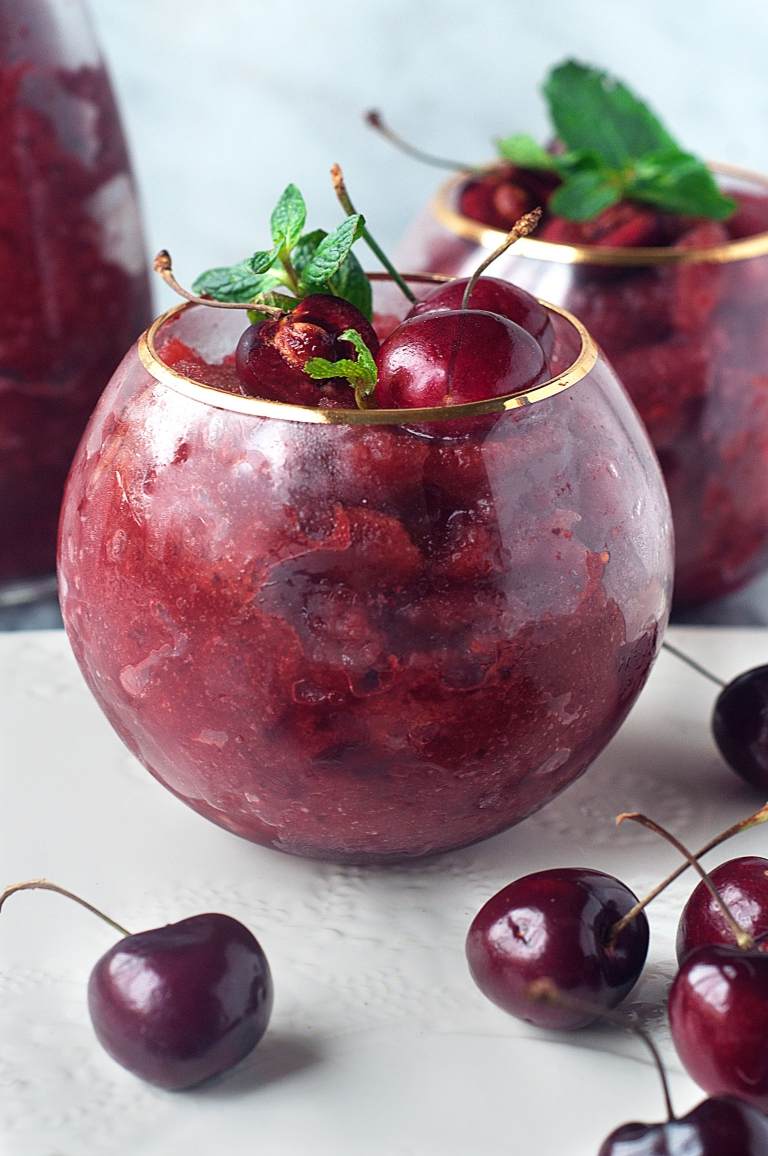 Kirschen Rotwein Slushie Rezept Sommer Cocktails Low Carb abnehmen Obst