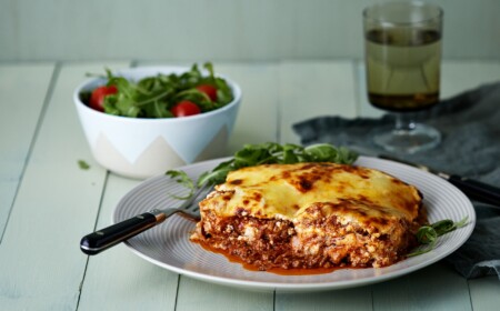 Low Carb Lasagne Rezept Zucchini gesund Keto Kohlenhydratarm Salat abnehmen