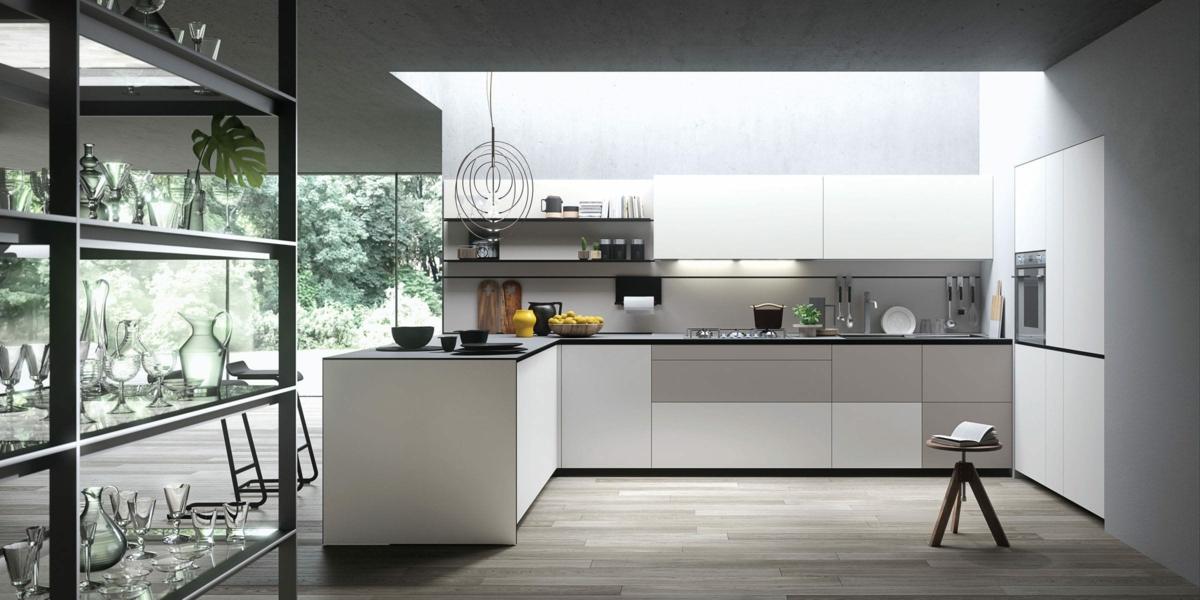 Minimalistische Küche in L-Form in weißer Farbe mit eingebautem Hochschrank und Theke