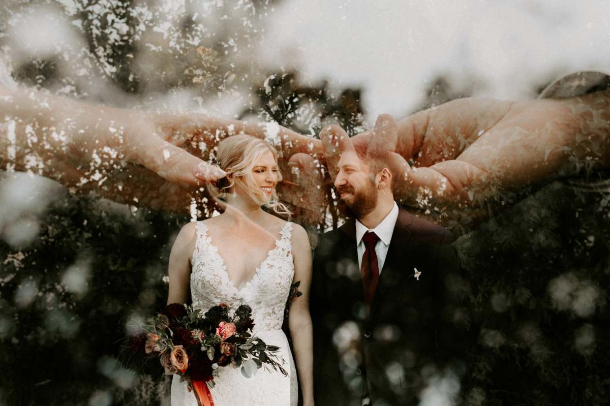 Originelle Hochzeitsfotos mit Brautpaar und Hände als Doppelbelichtung