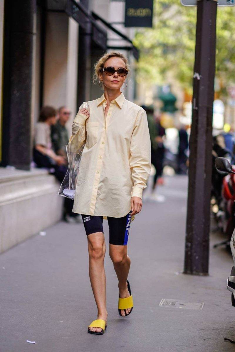 Radlerhosen kombinieren Modetrend Sommer Outfit Ideen Oversized Hemd
