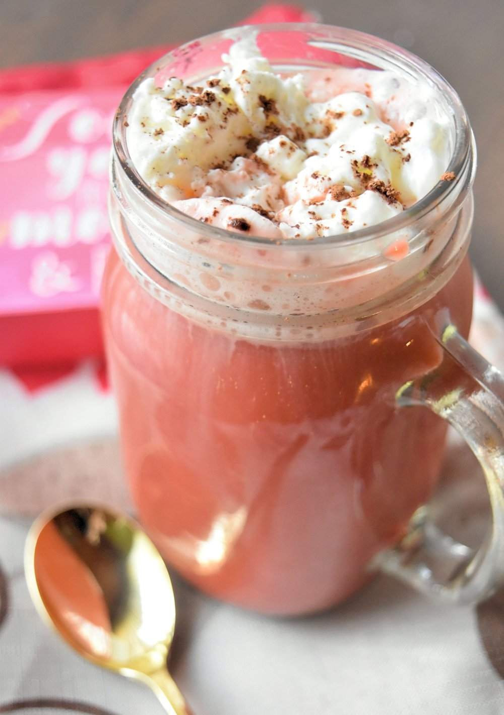 Red Velvet Latte Rezept Milchshake Vanilleeis Sahnehaube Kaffee kochen