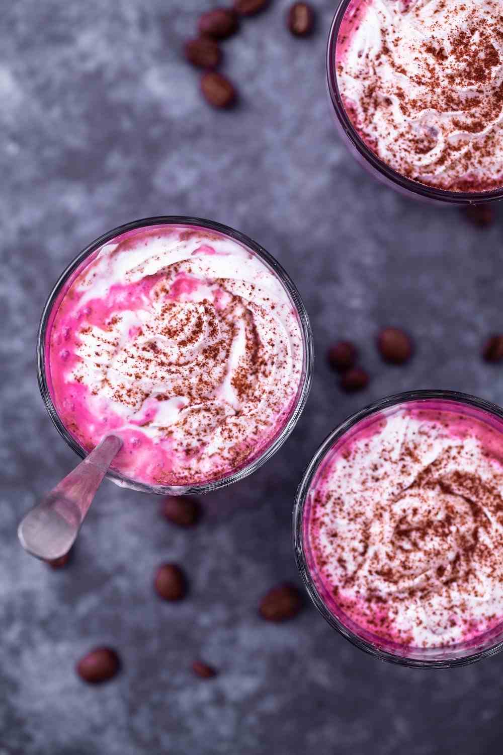 Red Velvet Latte Rezept Rote Beete gesund vegan Sahnehaube Kaffee kochen