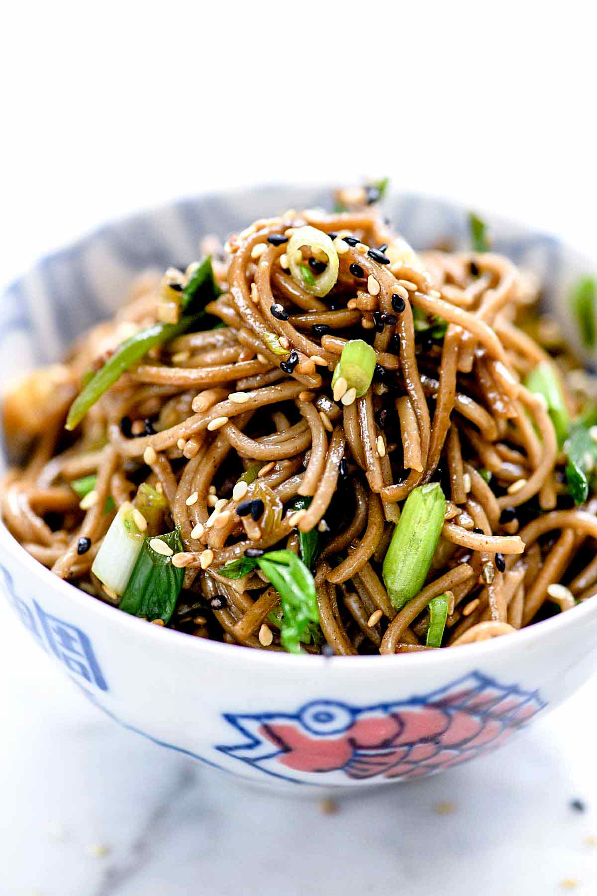 Rezept Soba Nudeln Sesam Zwiebeln Soja Sauce gesund kalorienarm