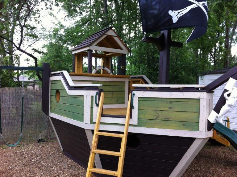 Sandkasten Piratenschiff bauen Spielplatz Kinder Garten Gestalten Gartendeko Ideen