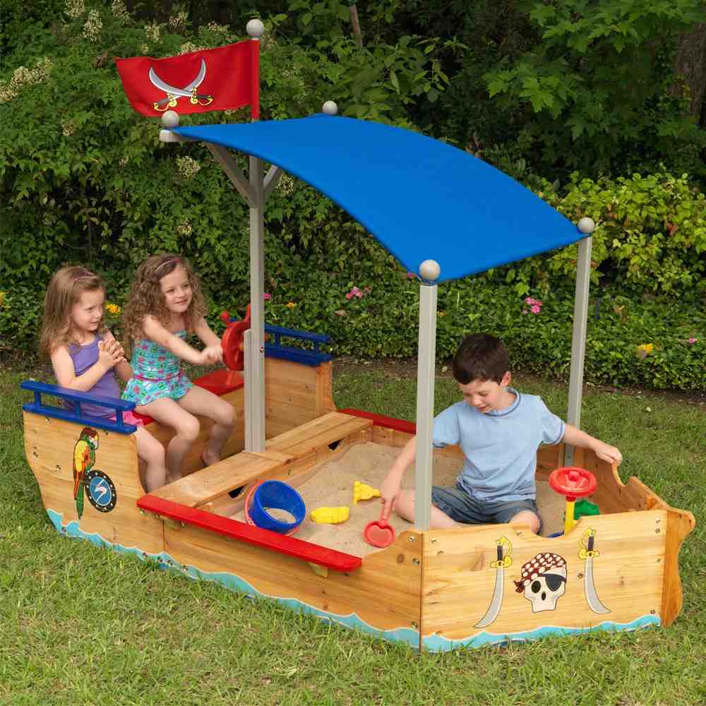 Sandkasten Piratenschiff klein selber bauen Kinder Spielplatz Garten gestalten Gartendeko