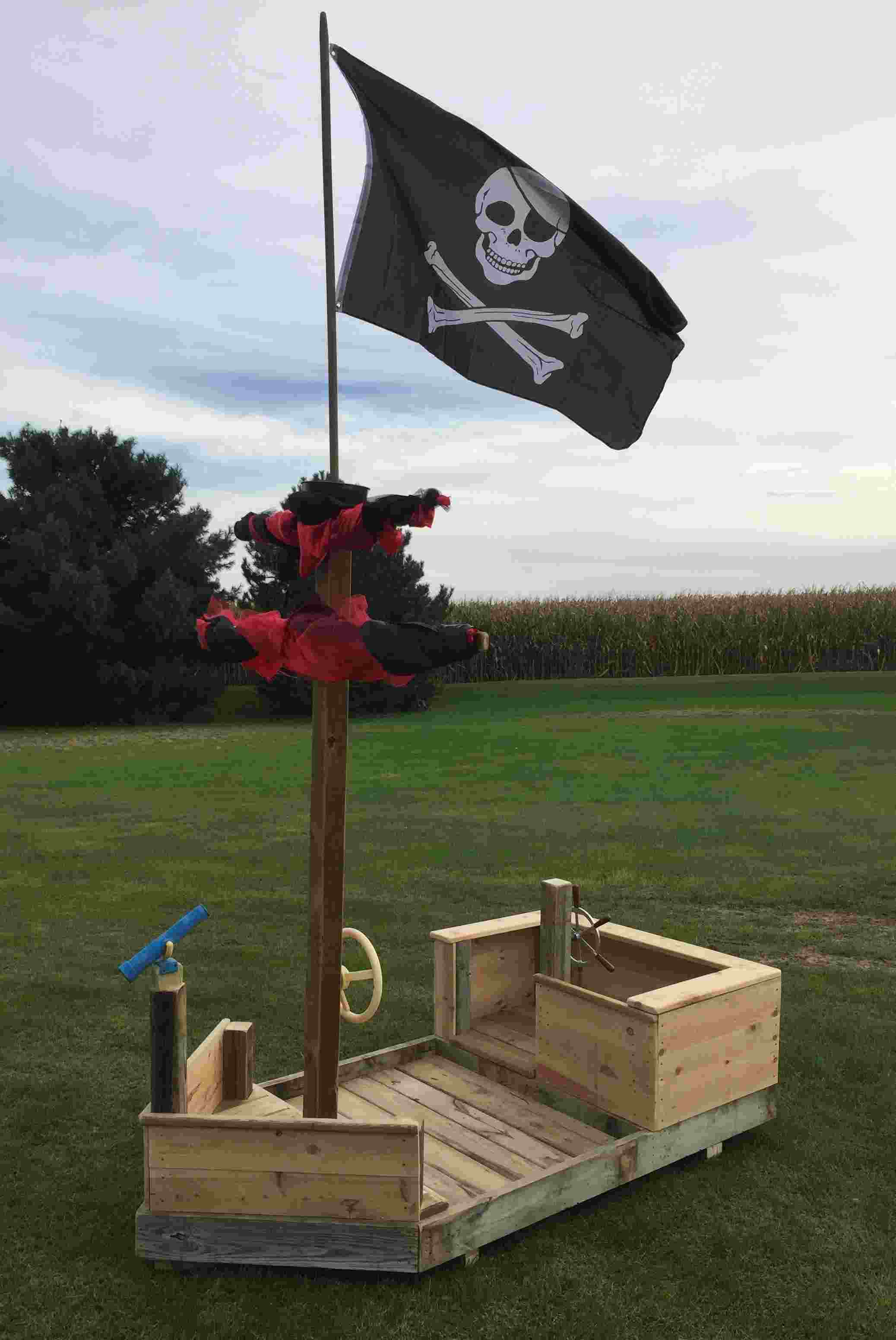 Sandkasten Piratenschiff selber bauen Kinder Spielplatz Garten Gartendeko Ideen