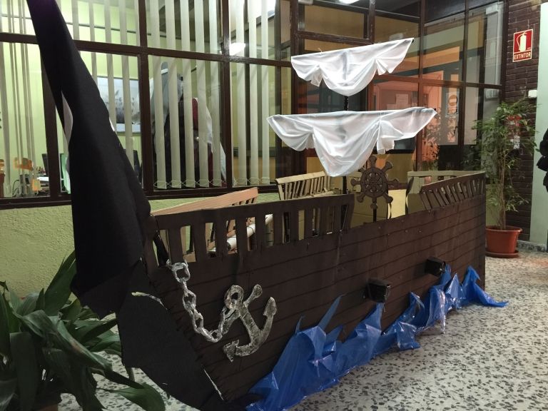 Sandkasten Piratenschiff selber bauen Piratenschiff Piratenflagge Anleitung