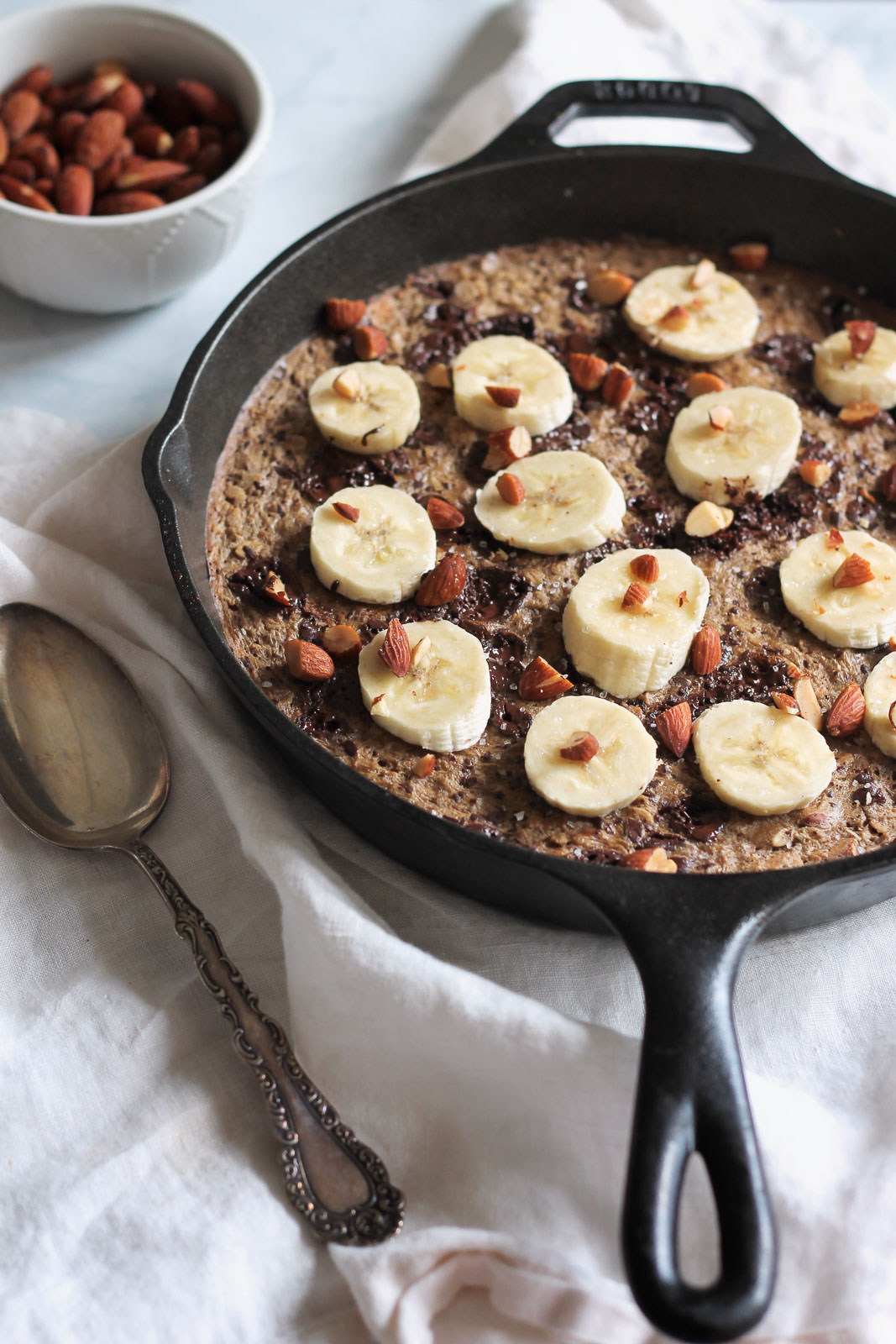 Schoko Bananen Baked Oatmeal Rezept Frühstück gesund Haferflocken Gusseisen Pfanne