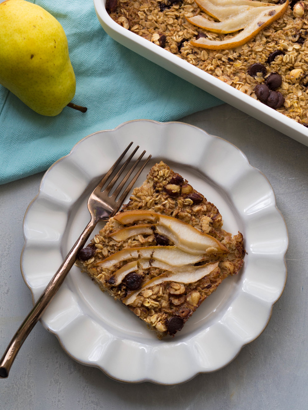 Schoko Birnen Baked Oatmeal Rezept gesund kalorienarm Haferflocken Frühstück