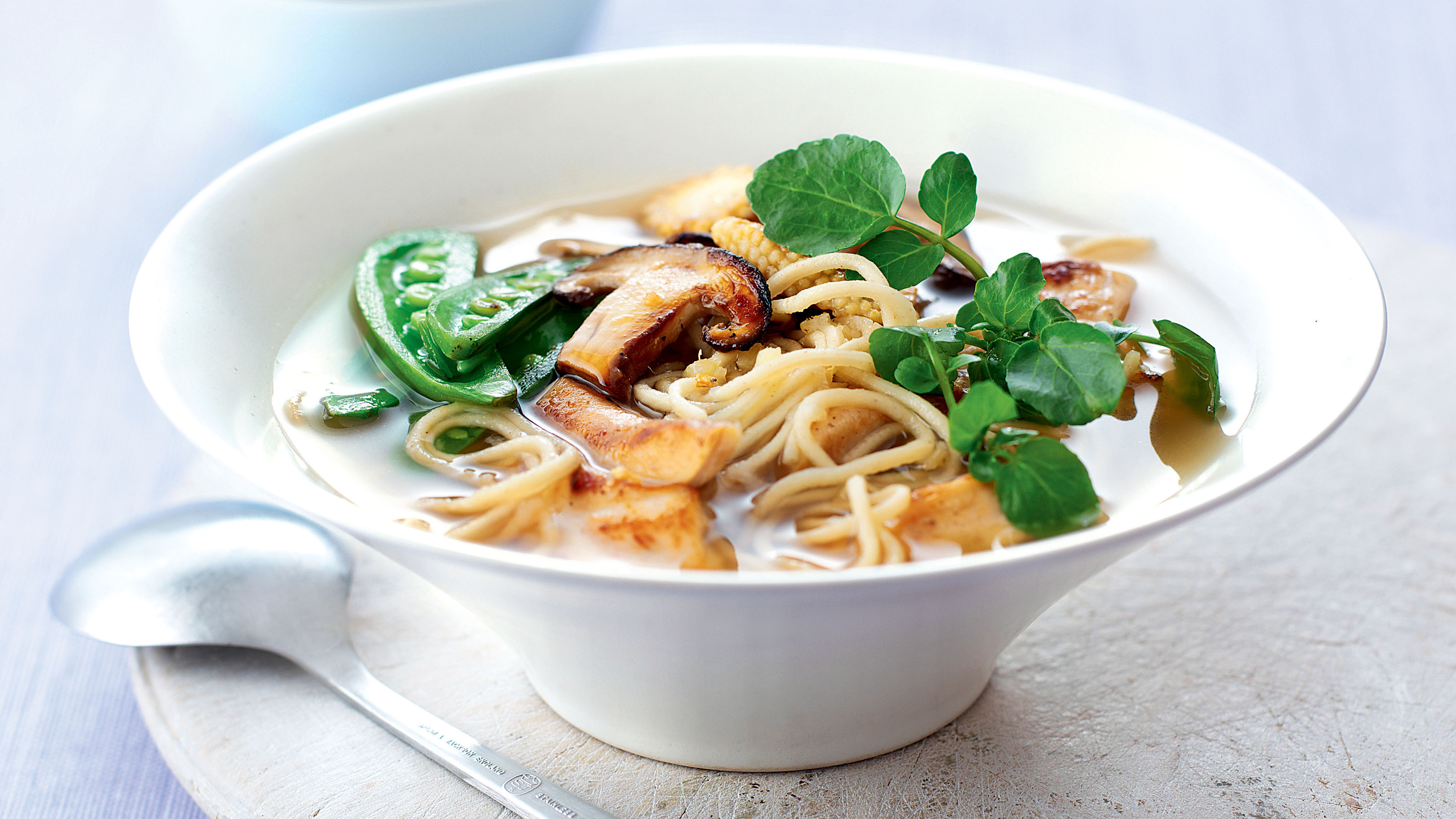 Soba Nudeln Miso Suppe Rezept kalorienarm Spinat Pepperoni glutenfreies Pasta Buchweizen