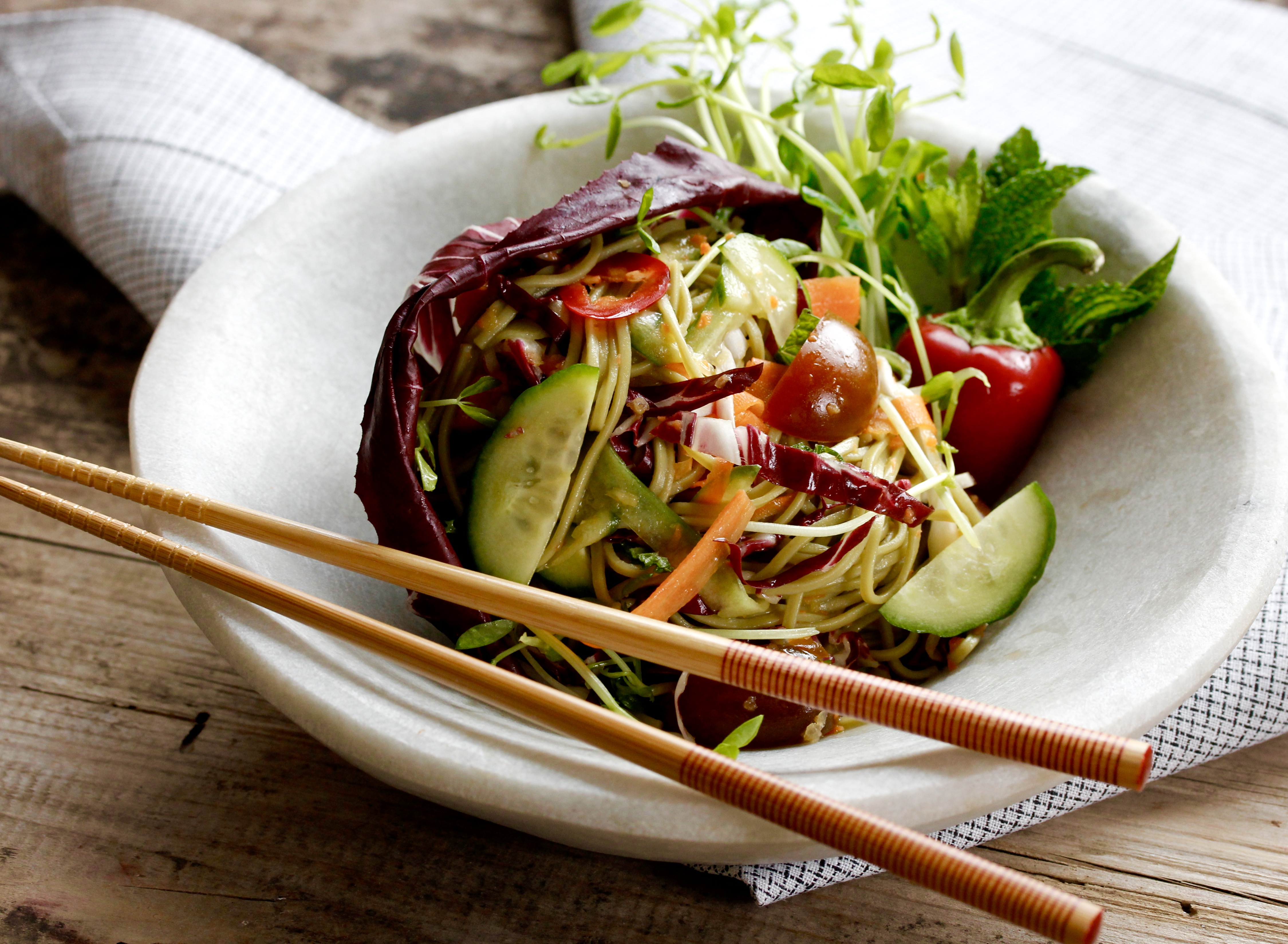 Soba Nudeln Rezept Gurken Tomaten Sommergericht gesund abnehmen