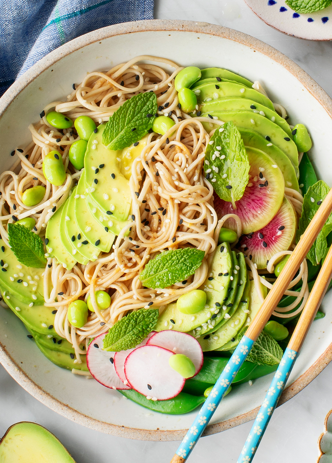 Soba Nudeln Rezept Salat Edamame Radieschen Avocado gesund japanische Küche