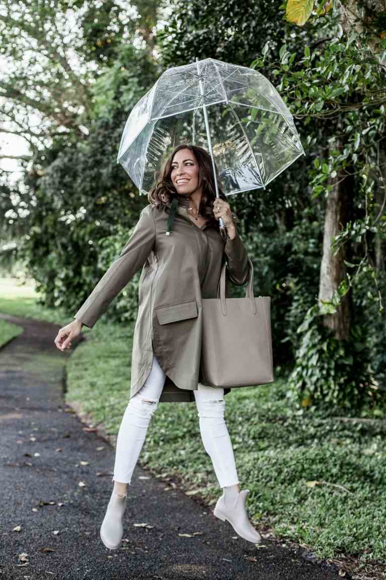 Tipps für die Regenbekleidung für Damen im Sommer