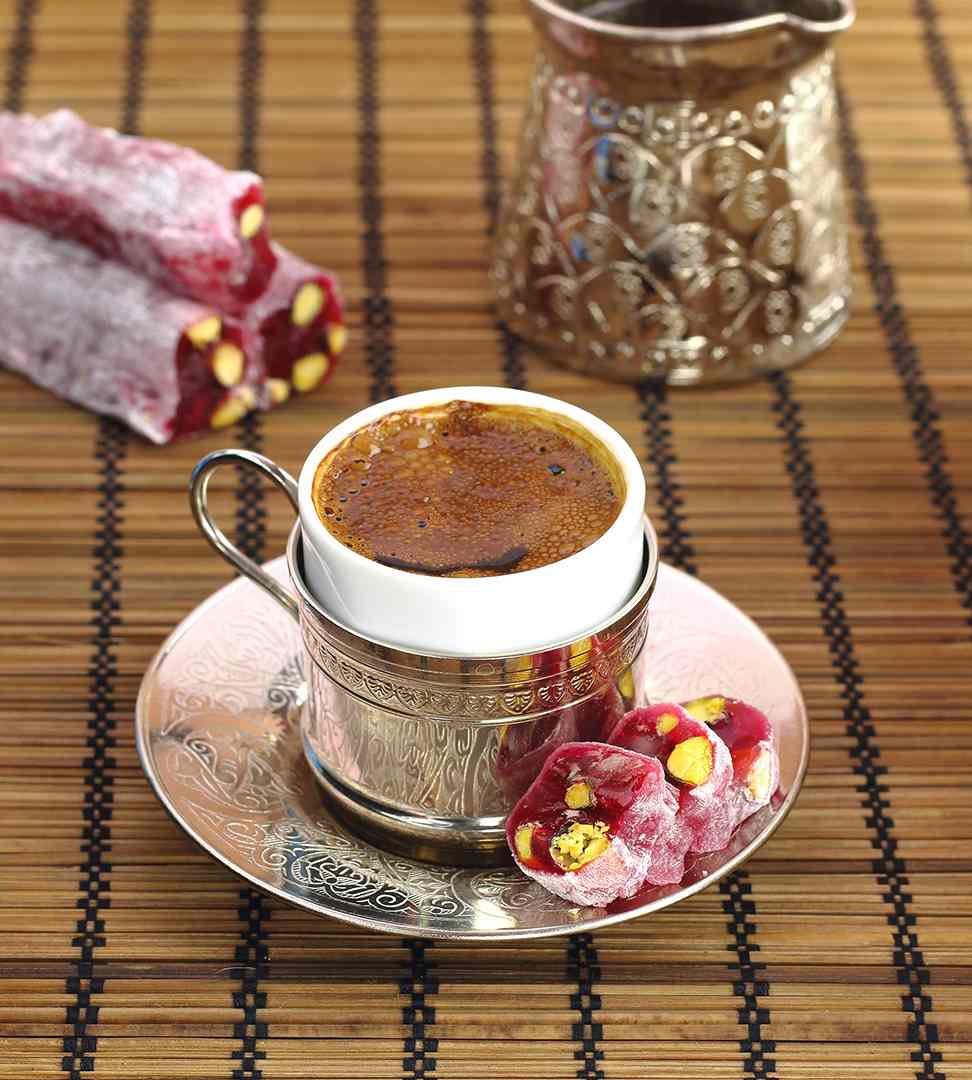 Türkischen Mokka Kaffee kochen Kaffee mahlen Mahlgrad Kaffeetasse
