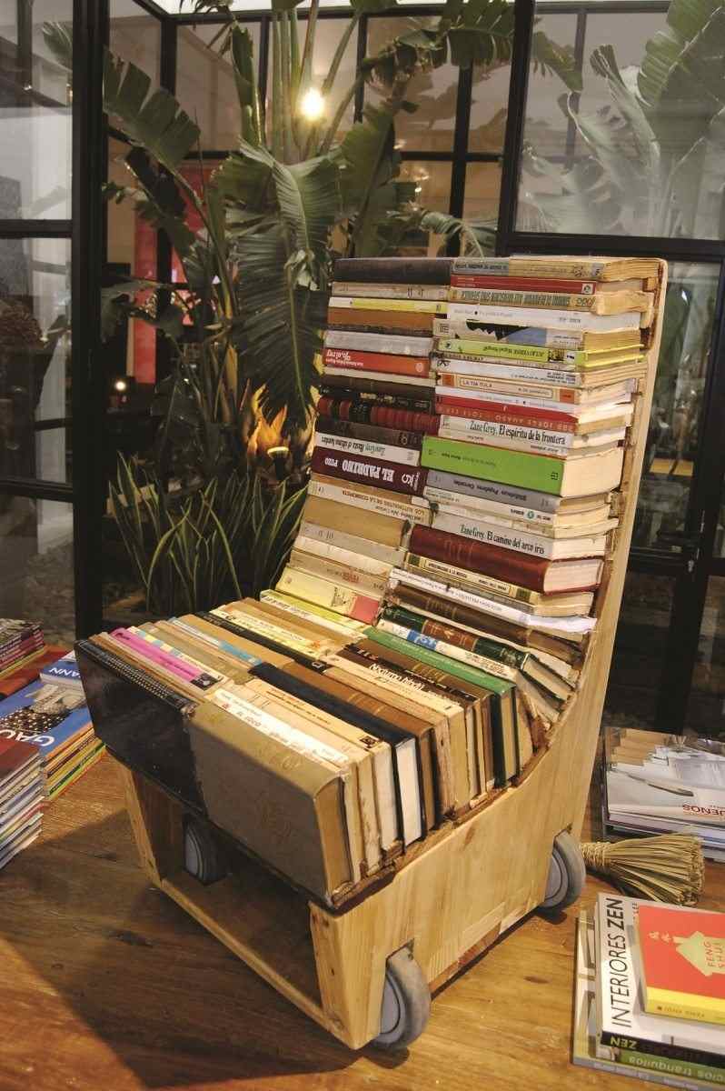 Upcycling Ideen Ideen altes Buch Stuhl vintage Wintergarten Deko Wohnaccessoires