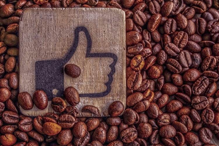 gesundheitliche vorteile von kaffeekonsum mit kaffeebohnen und facebook thumb