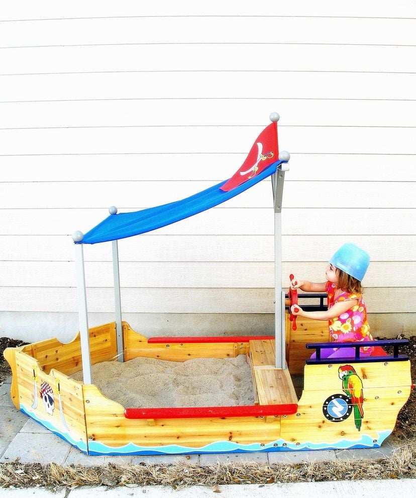 kleiner Sandkasten Piratenschiff mit Deckel selber bauen einfach Holzschiff Kinder Spielplatz
