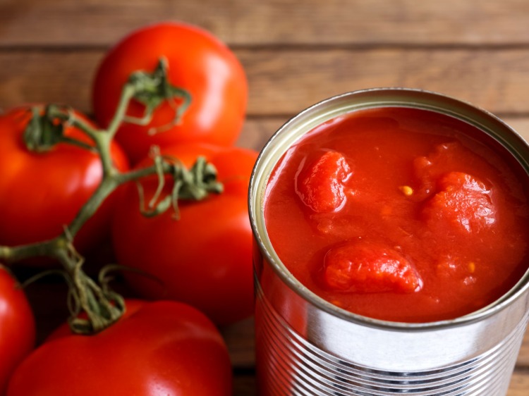 tomaten aus der dose konserviert und frische rispentomaten im vergleich als ungesunde ernährung mit zucker