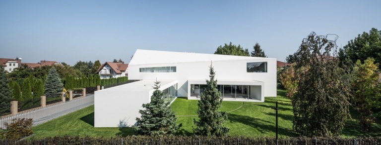 weiß und grau moderne minimalistische Architektur Blick oben