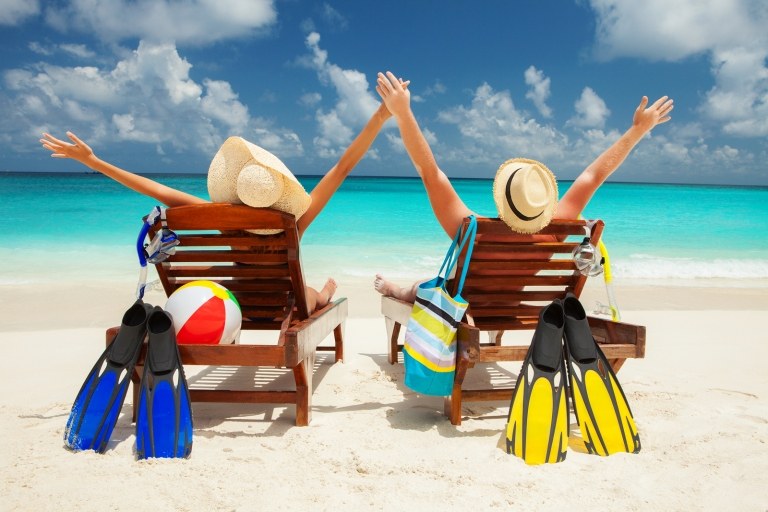 Aktivitäten am Strand Sommerurlaub fit bleiben trainieren Tipps