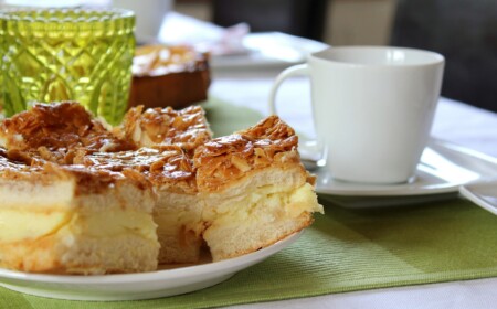 Bienenstich Kuchen klassisch Mandeltorte Vanillecreme einfach kalorienarm Nachtisch Ideen