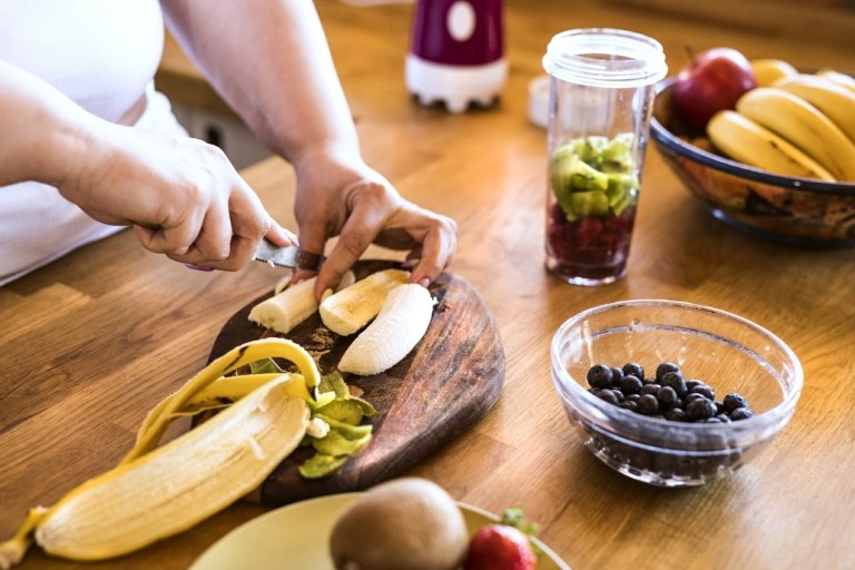 Blähbauch Ursachen Hausmittel Smoothie Frühstück gesund Bananen Blaubeeren