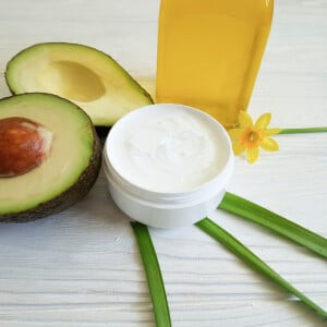 Dehnungsstreifen entfernen Creme Erfahrungen Avocadoöl gesund Hautpflege