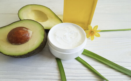 Dehnungsstreifen entfernen Creme Erfahrungen Avocadoöl gesund Hautpflege