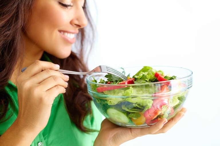 Dehnungsstreifen entfernen Laser Diät abnehmen Salat essen Sommer Gesund