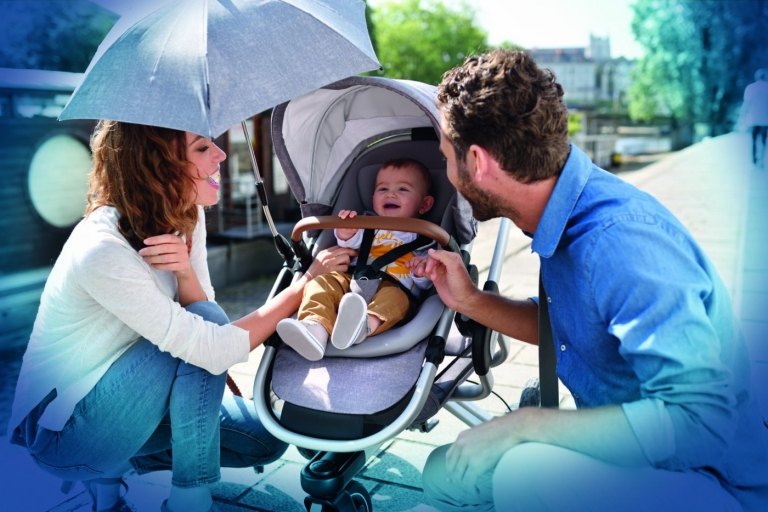 Der Sonnenschirm als Kinderwagen Zubehör sollte keinesfalls fehlen