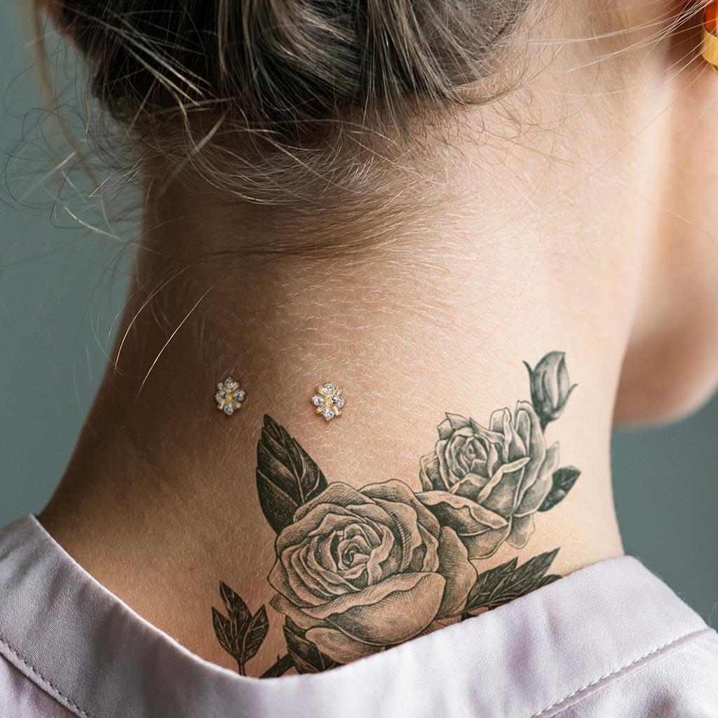 Dermal Piercing Nacken Tattoo Trends Frauen Rose Tattoodesign IDEEN