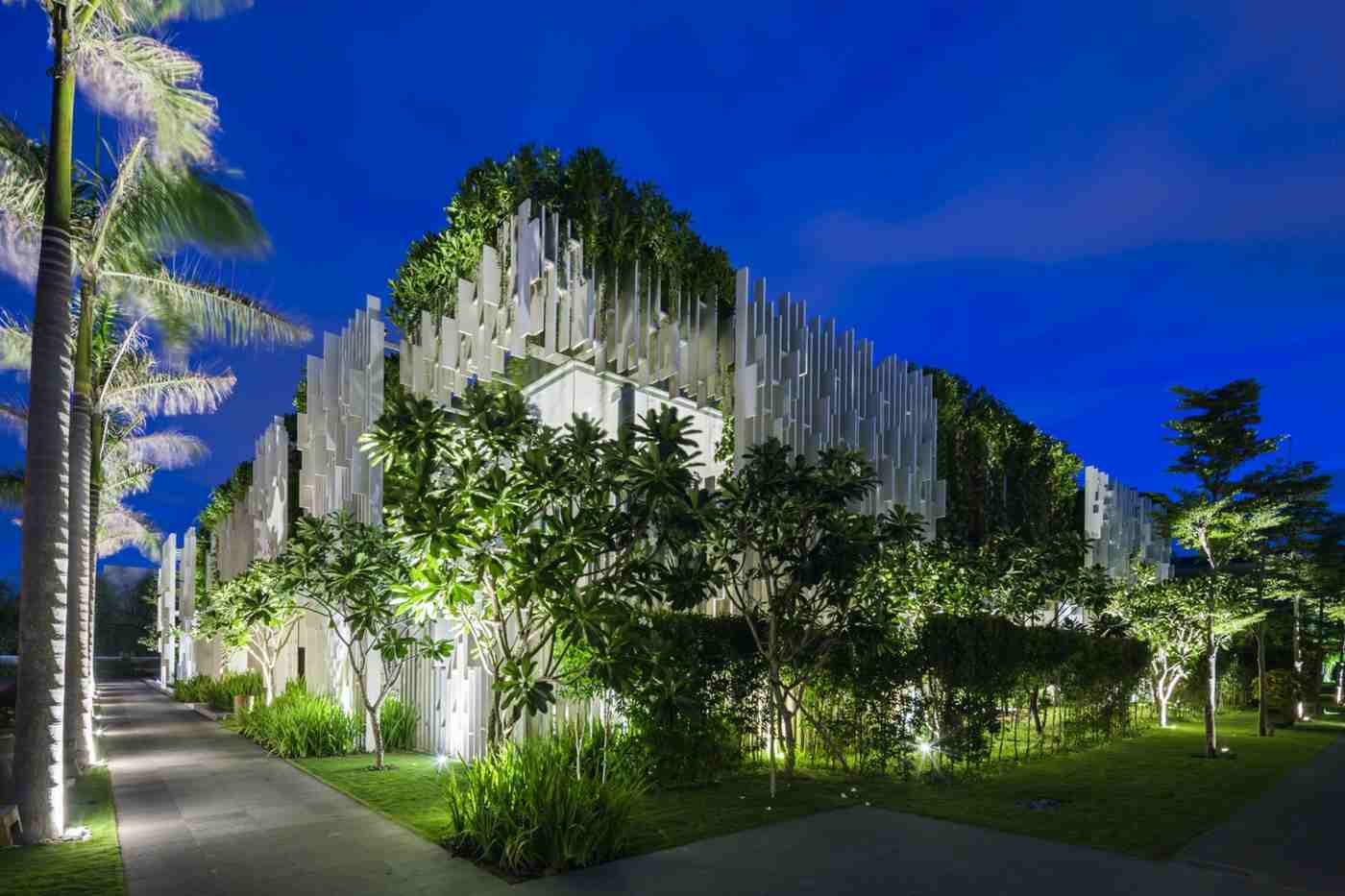 The green facade of night with effective lighting