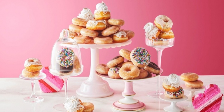Torte aus Donuts lecker Buffet arrangieren Ideen