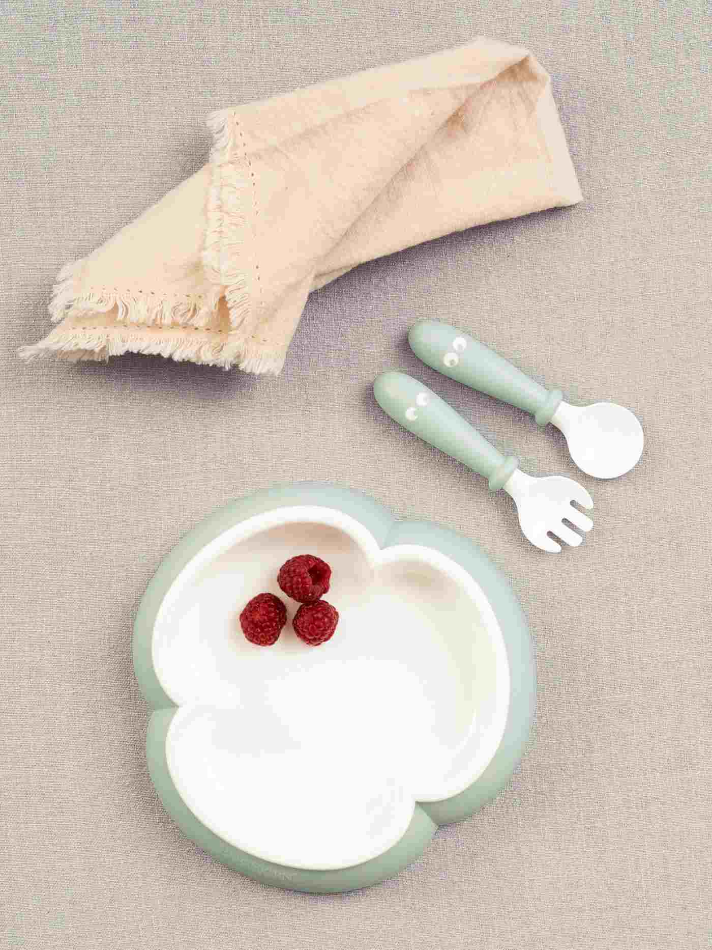 Stretch and cutlery for the baby shower