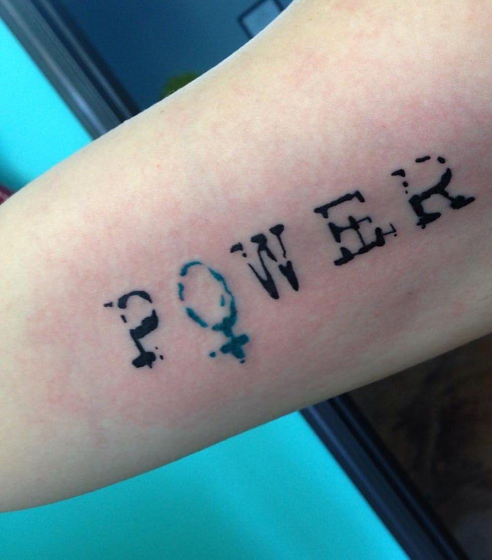 Girl Power Tattoo Trends 2019 Tatoodesign Frauen klein