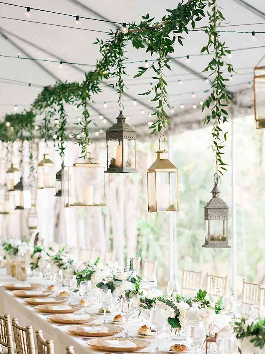 Grüne Hochzeit Teelichter Greenery Trend Holztisch Blumendeko Tisch