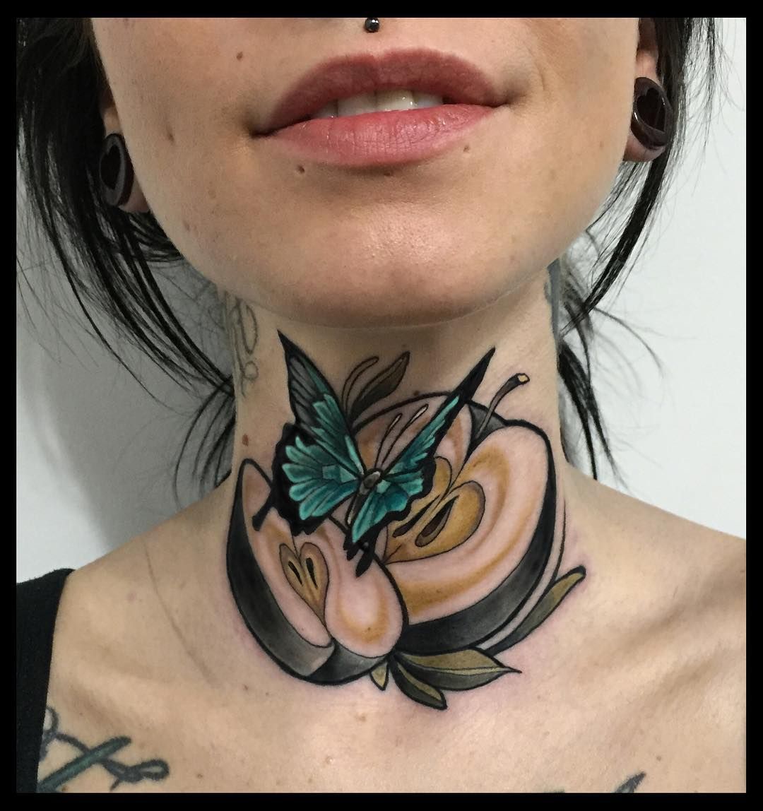 Hals Tattoo Trends Nacken Tattoodesign Frauen Schmetterling