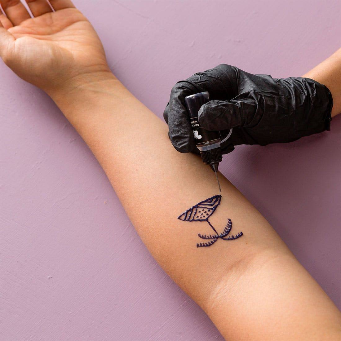 Inkbox Deutschland semi permanente Tattoo Trends Ideen Armtattoo klein Frauen