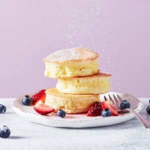 Japanische Pfannkuchen Rezept Erdbeeren Blaubeeren Pancakes Frühstück
