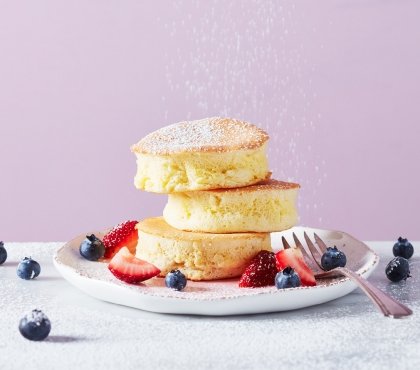 Japanische Pfannkuchen Rezept Erdbeeren Blaubeeren Pancakes Frühstück