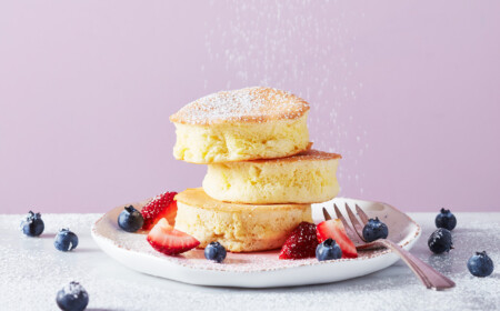 Japanische Pfannkuchen Rezept Erdbeeren Blaubeeren Pancakes Frühstück