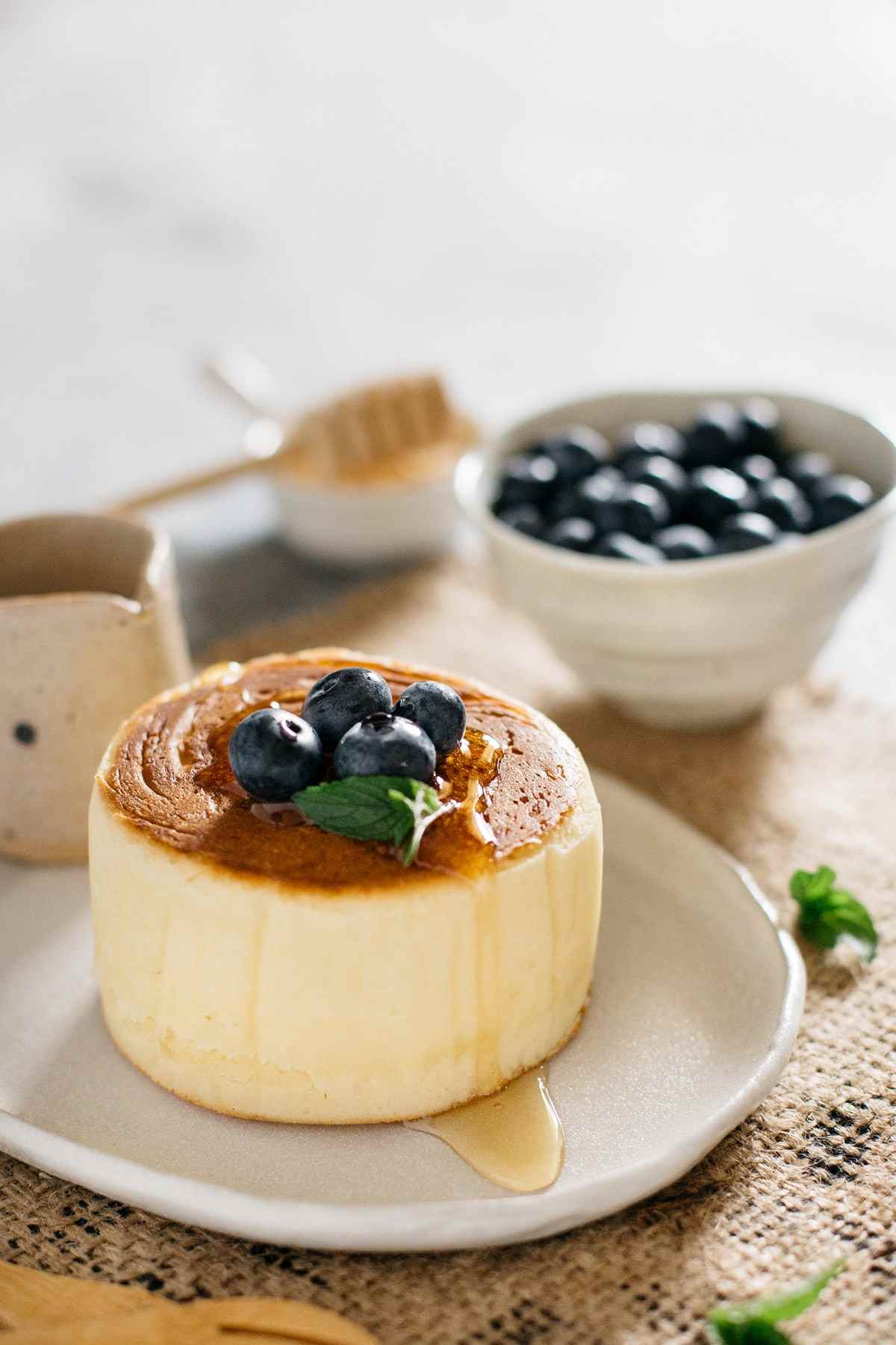 Japanische Souffle Pfannkuchen Rezept Blaubeeren Honig Frühstück gesund