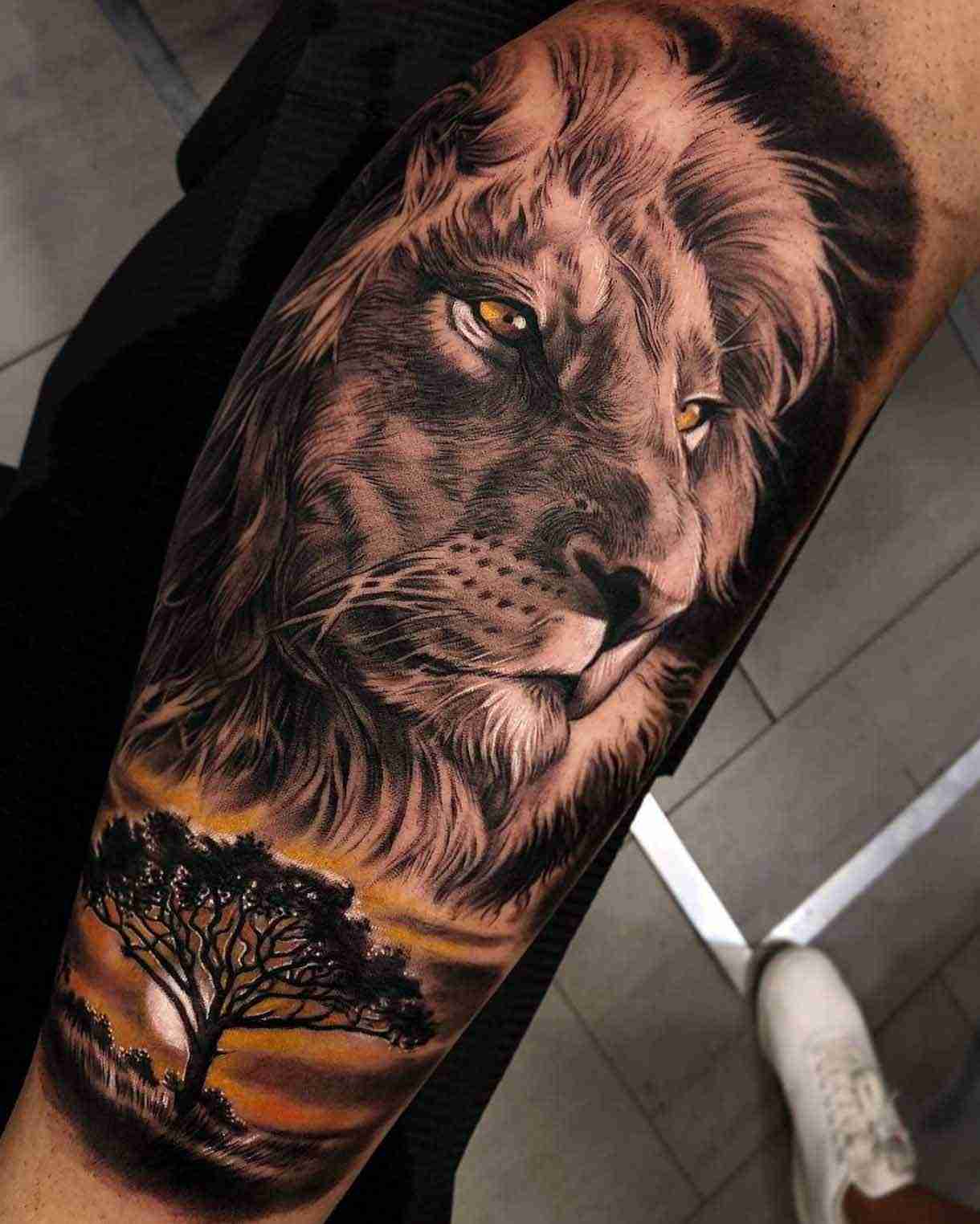 Löwe Tattoodesign Männer Tattoo Trends realistisch Armtattoo Ideen